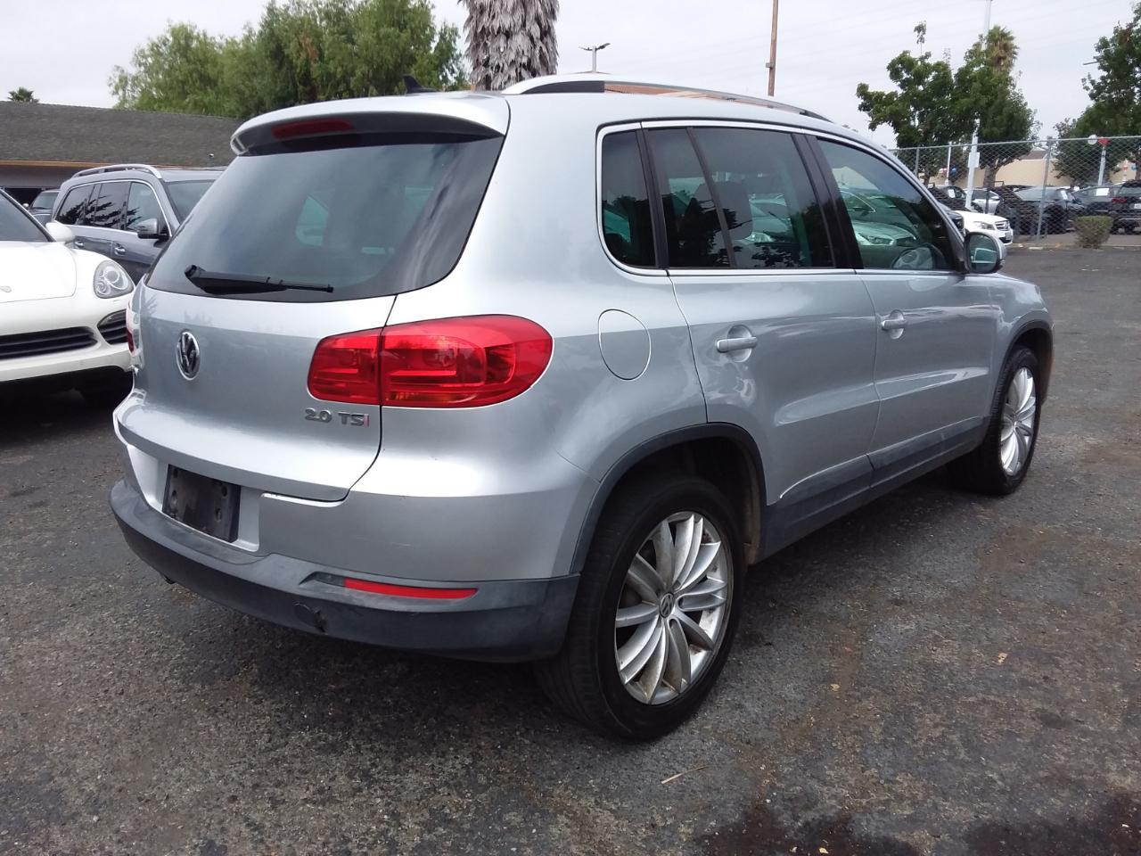Volkswagen Tiguan S 2012