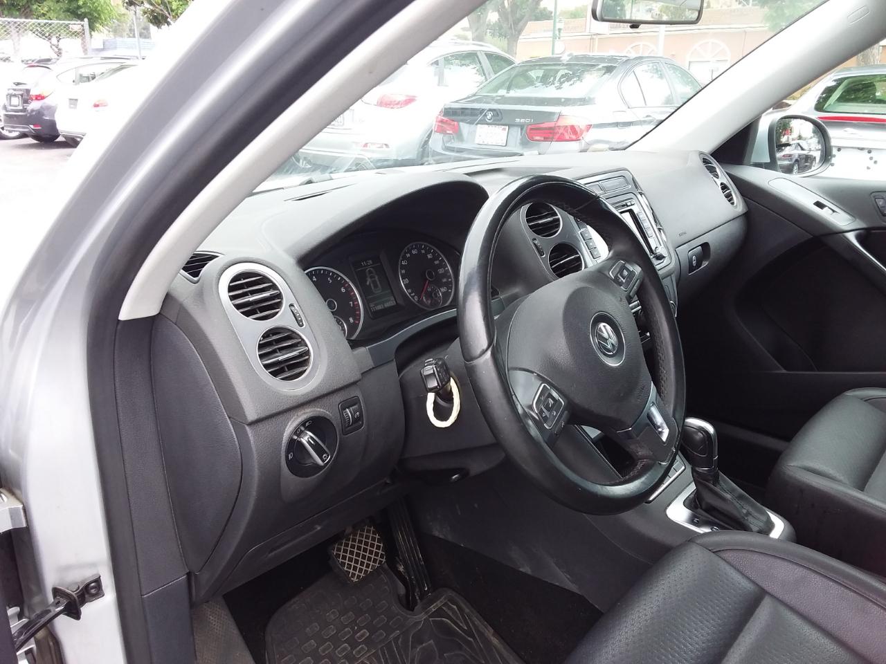 Volkswagen Tiguan S 2012