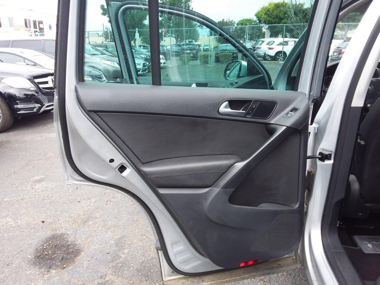 Volkswagen Tiguan S 2012