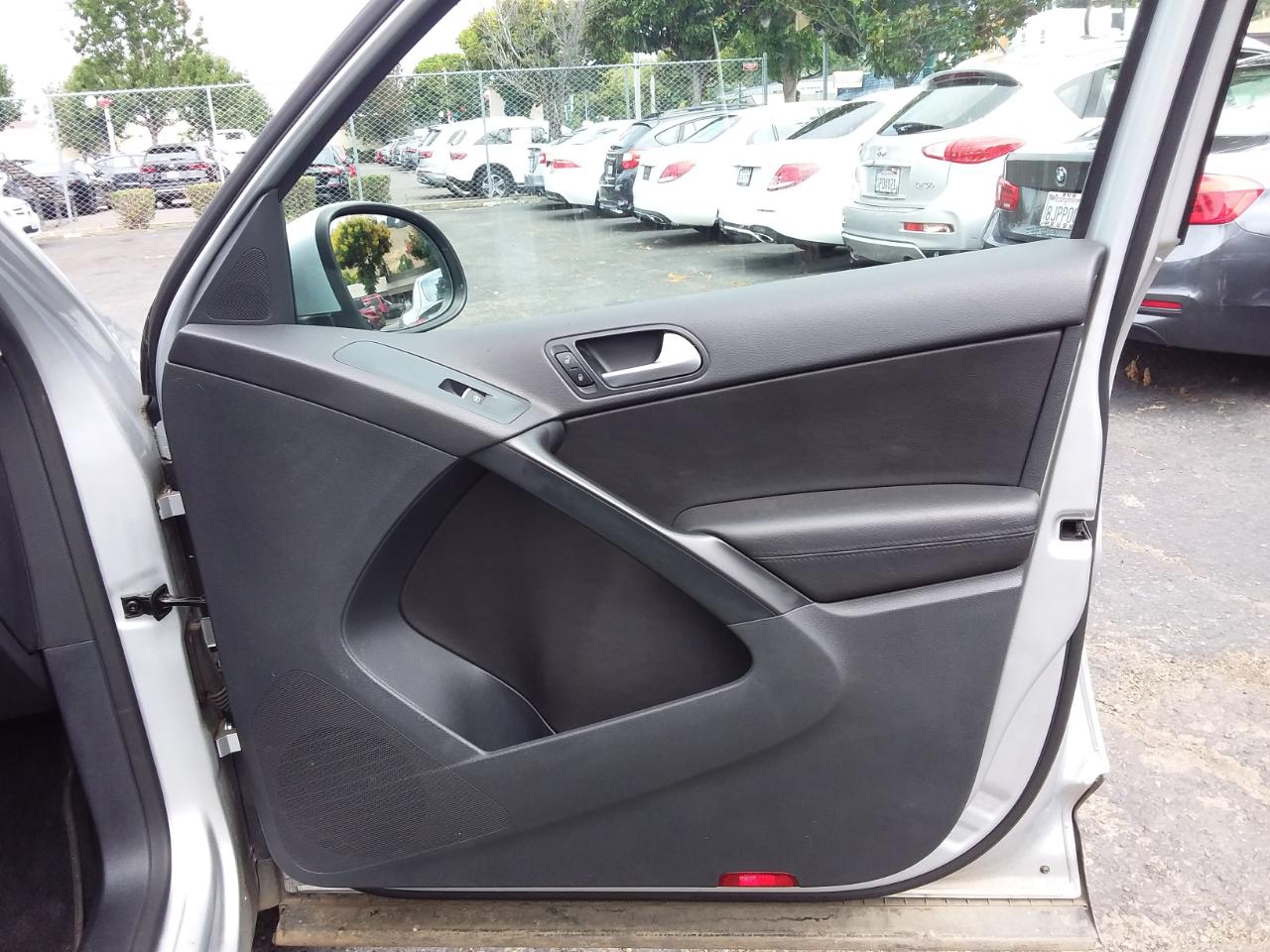 Volkswagen Tiguan S 2012