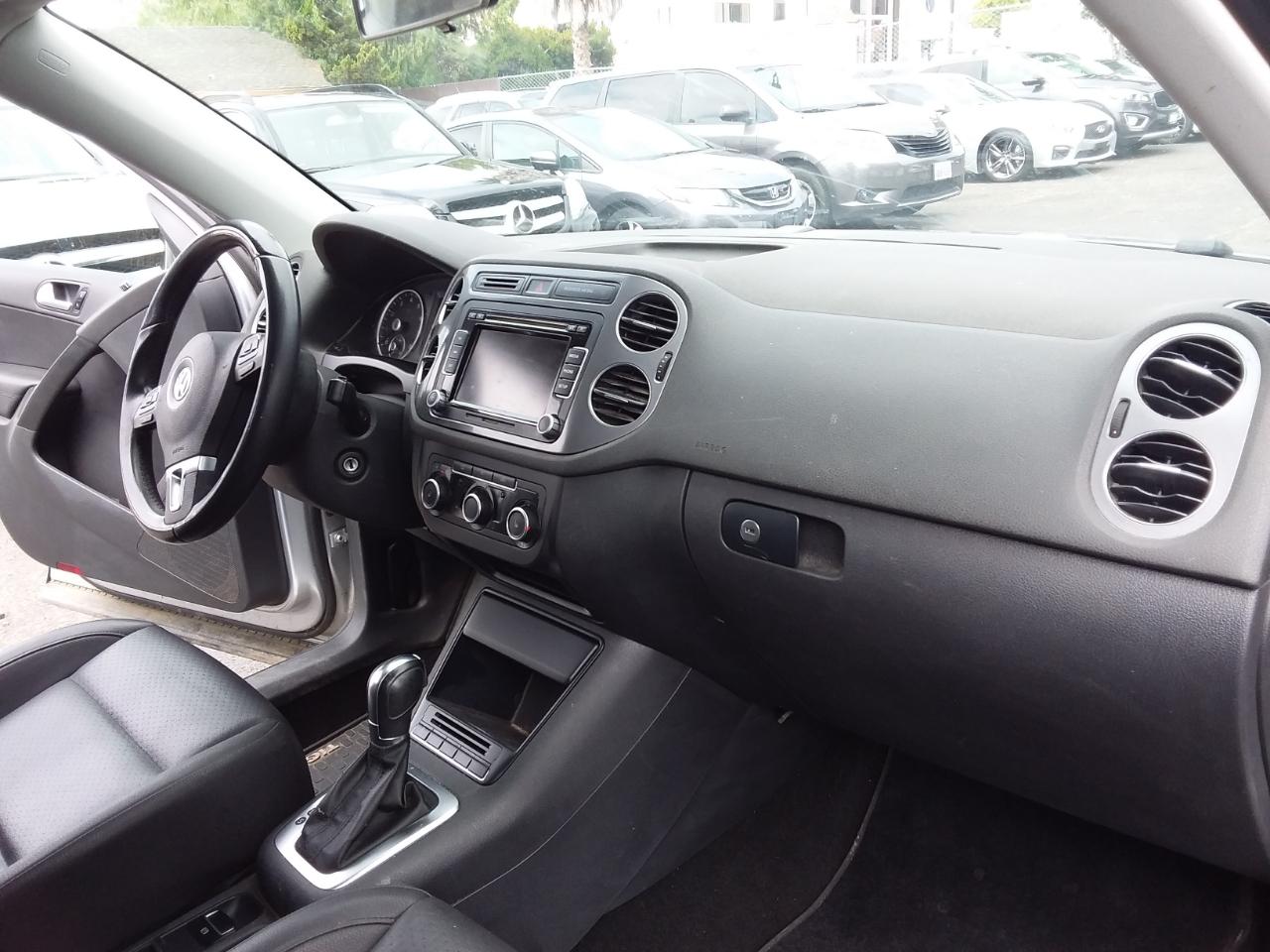 Volkswagen Tiguan S 2012