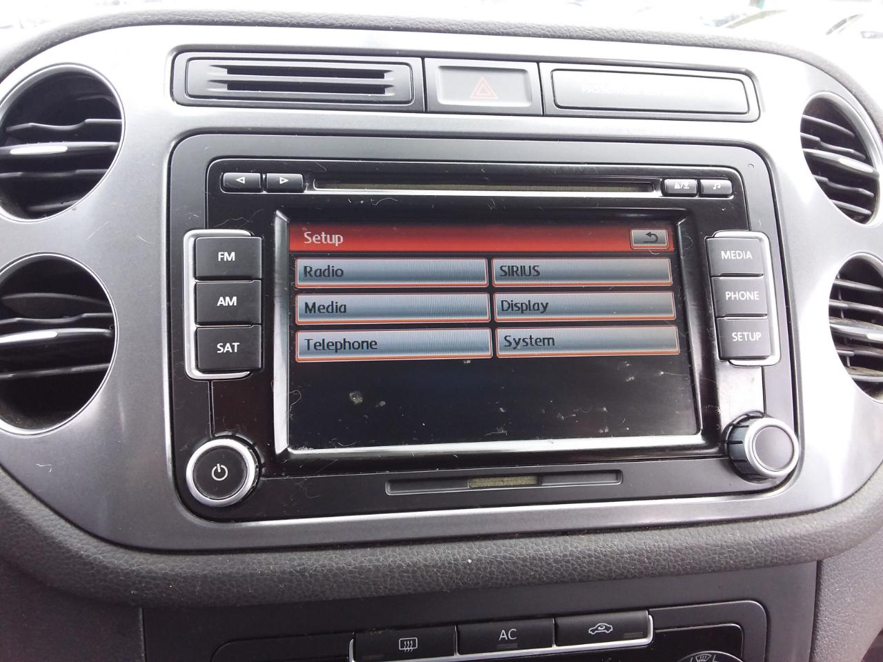 Volkswagen Tiguan S 2012
