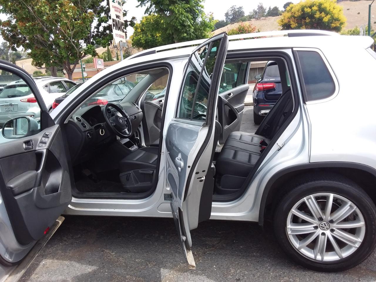 Volkswagen Tiguan S 2012