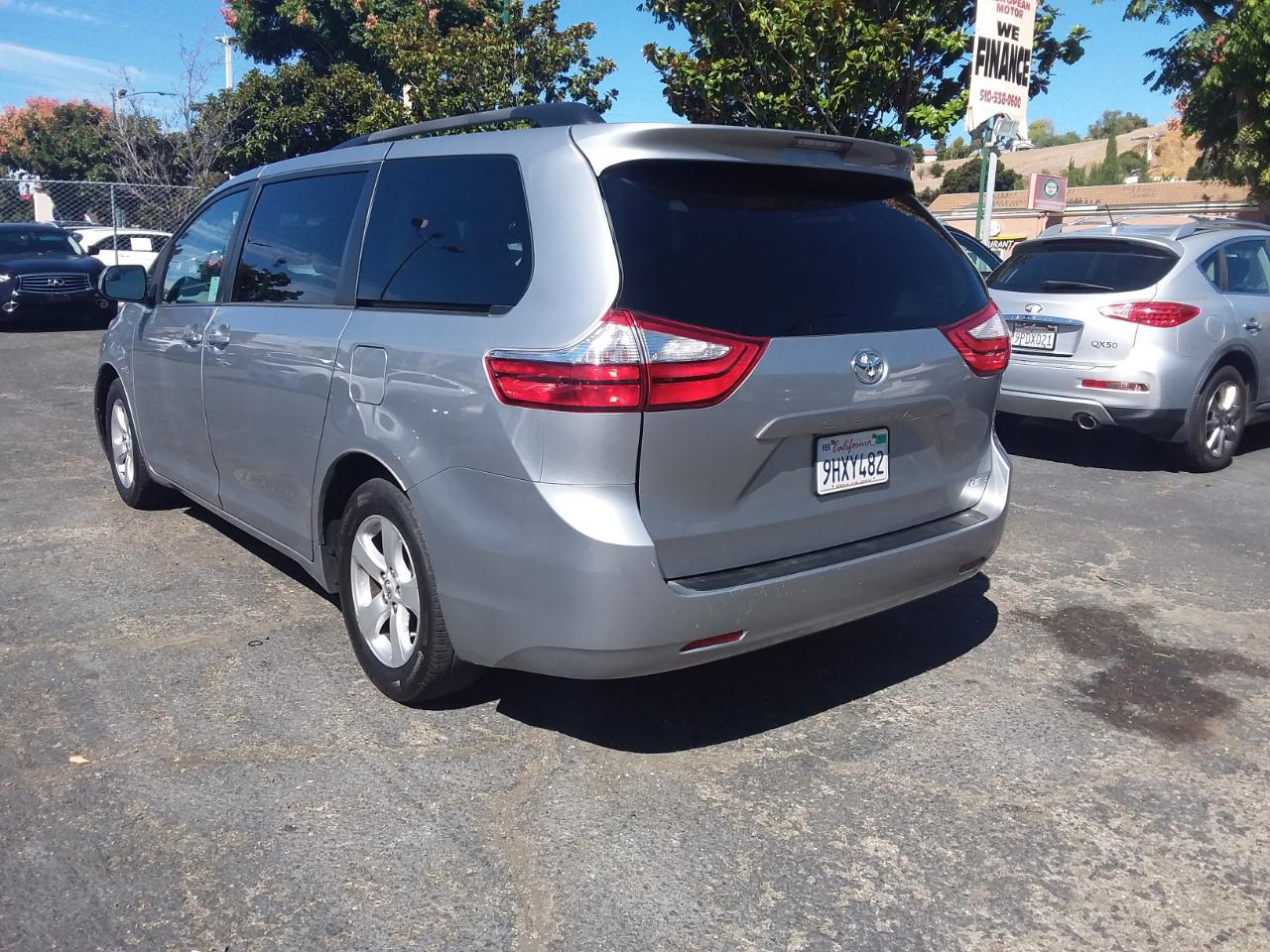 Toyota Sienna LE 8-Passenger 2017