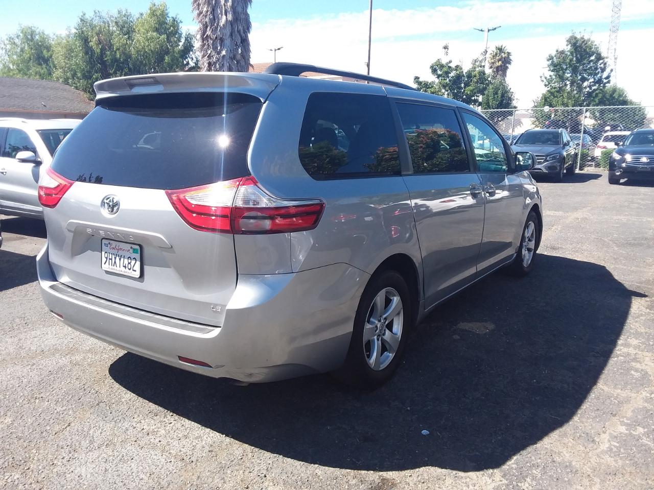 Toyota Sienna LE 8-Passenger 2017