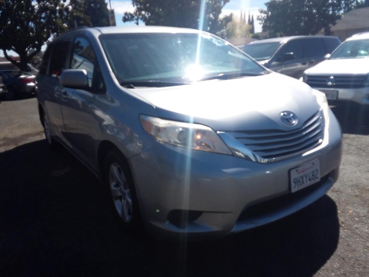 Toyota Sienna LE 8-Passenger 2017