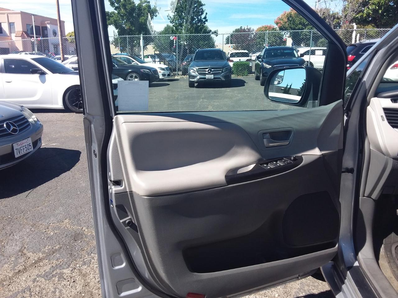 Toyota Sienna LE 8-Passenger 2017