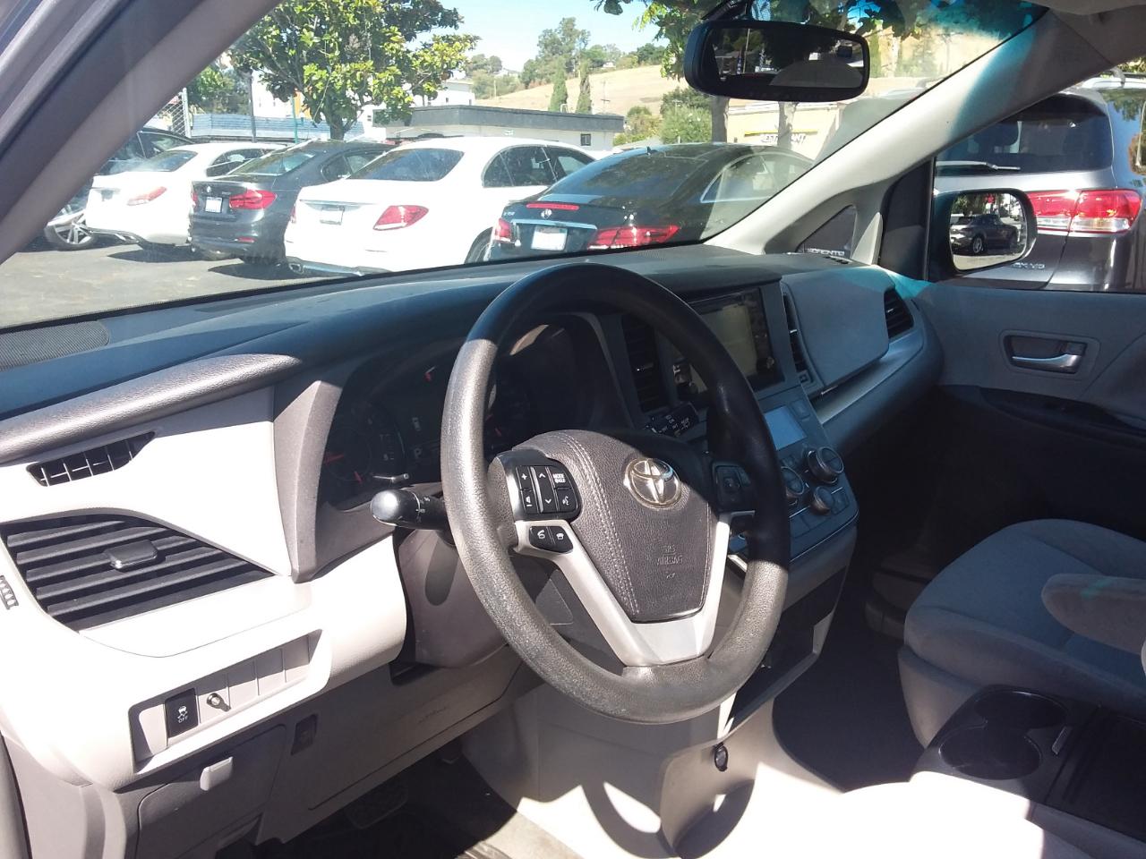 Toyota Sienna LE 8-Passenger 2017