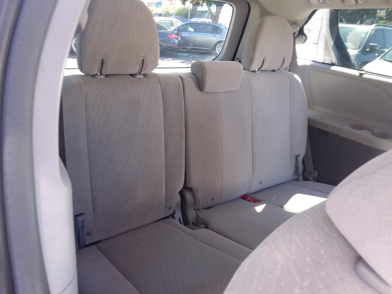 Toyota Sienna LE 8-Passenger 2017