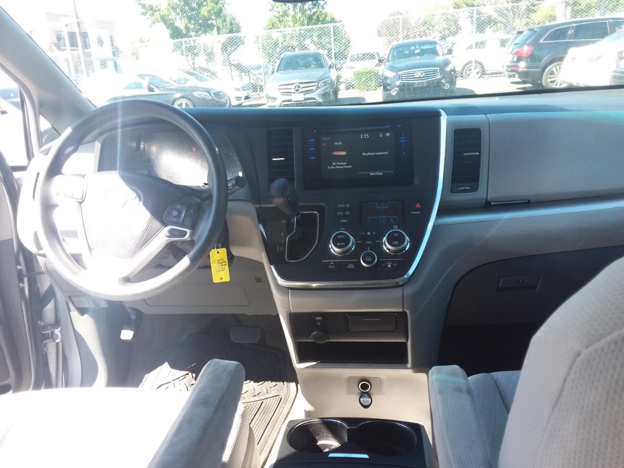 Toyota Sienna LE 8-Passenger 2017