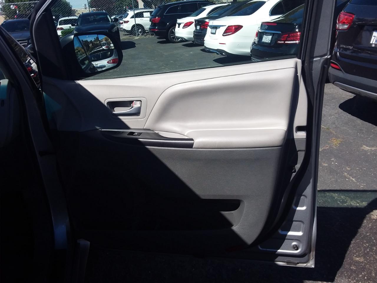Toyota Sienna LE 8-Passenger 2017