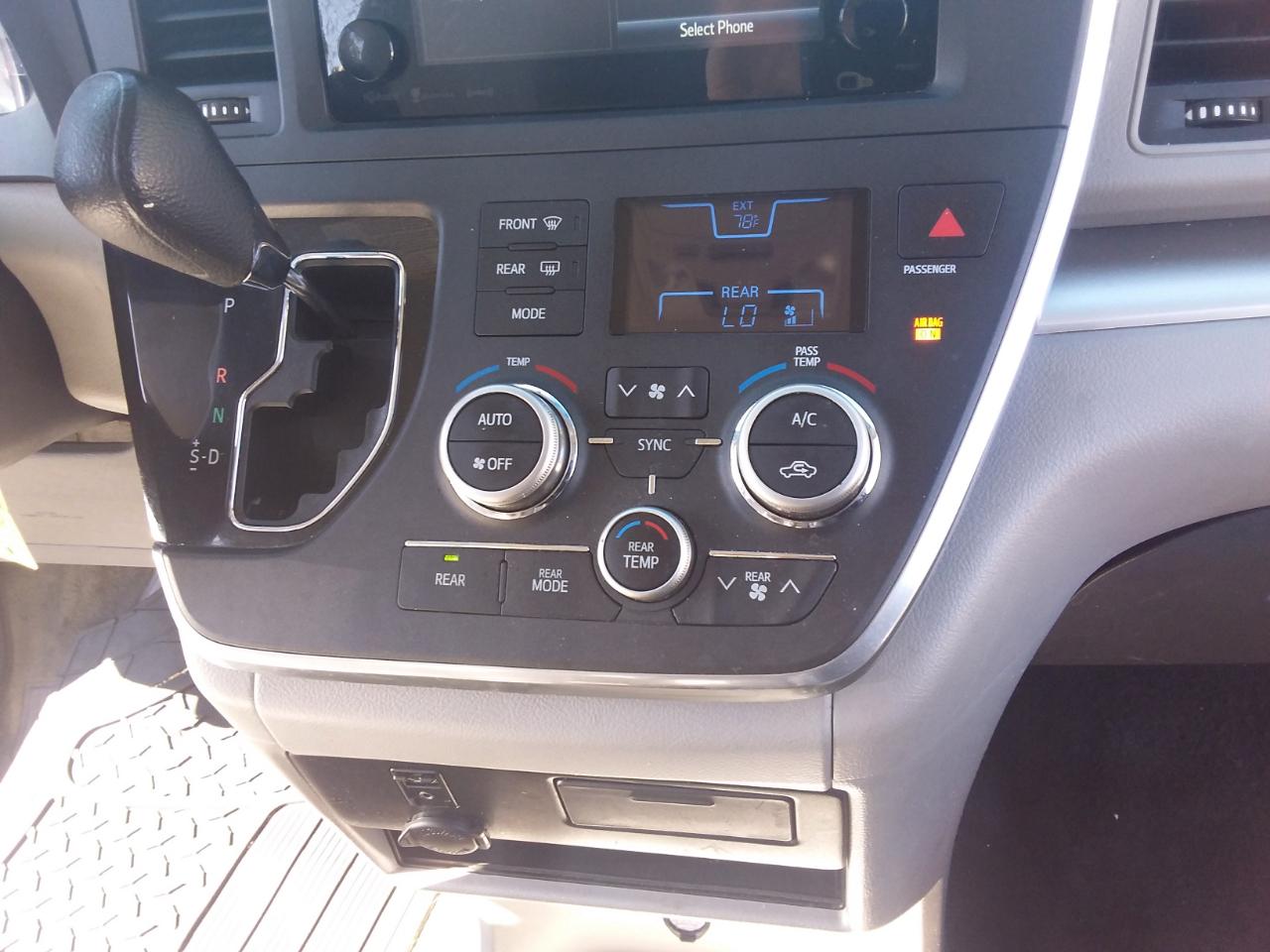 Toyota Sienna LE 8-Passenger 2017