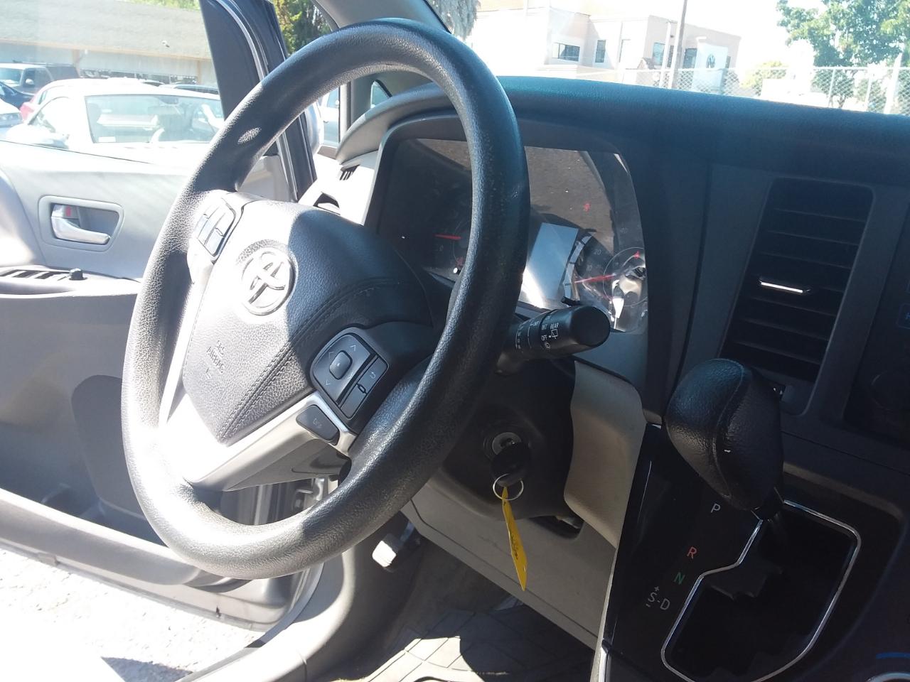 Toyota Sienna LE 8-Passenger 2017
