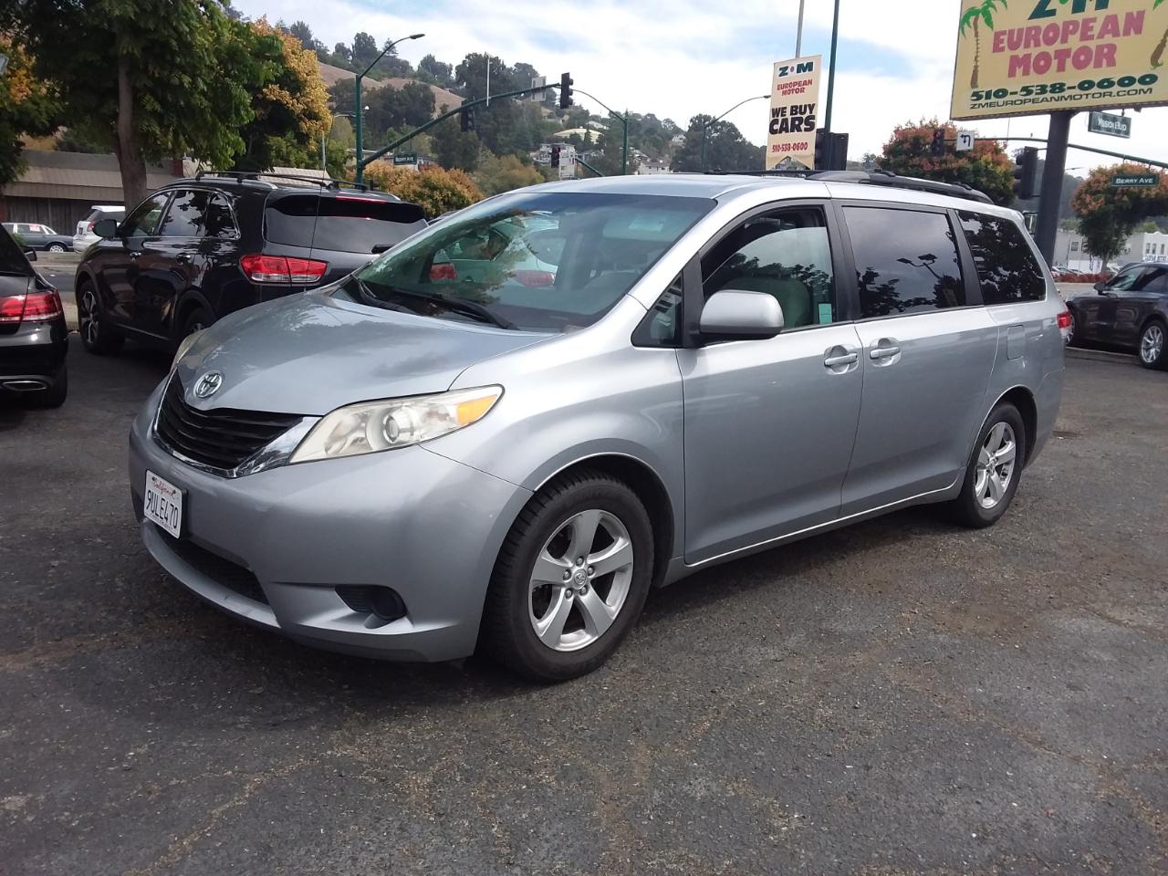 Toyota Sienna LE FWD 8-Passenger V6 2013
