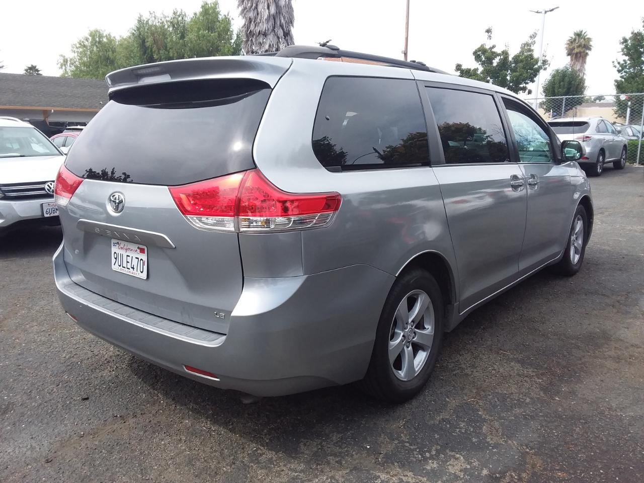 Toyota Sienna LE FWD 8-Passenger V6 2013