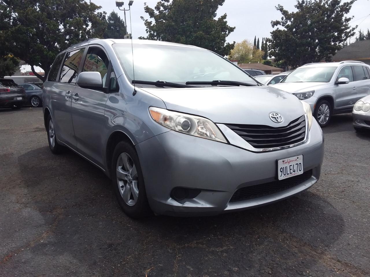 Toyota Sienna LE FWD 8-Passenger V6 2013
