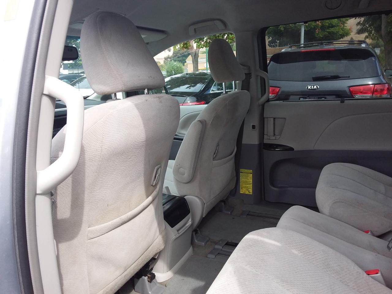 Toyota Sienna LE FWD 8-Passenger V6 2013