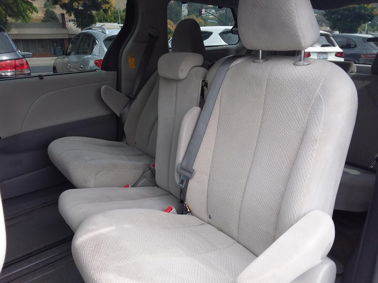 Toyota Sienna LE FWD 8-Passenger V6 2013
