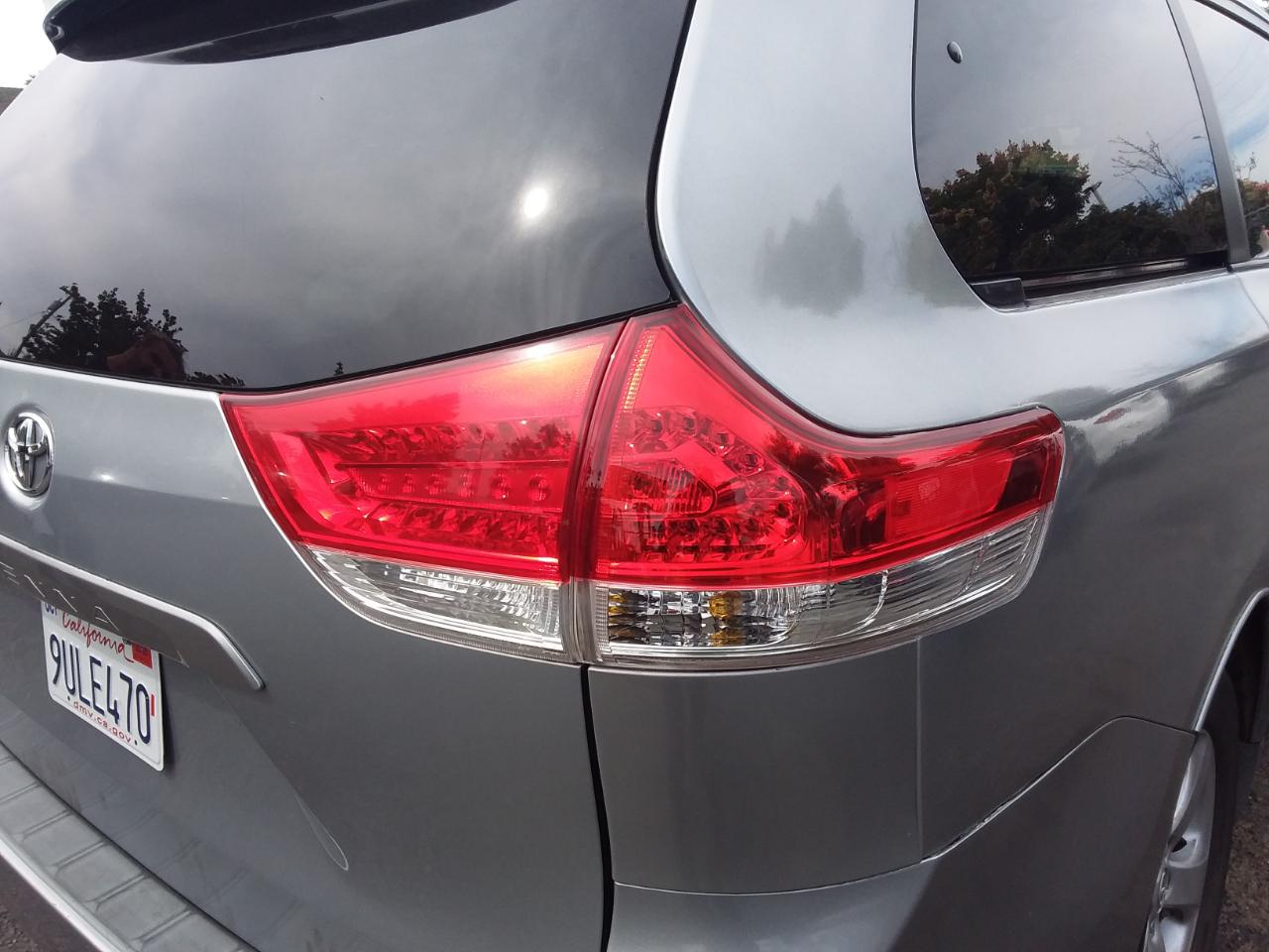 Toyota Sienna LE FWD 8-Passenger V6 2013