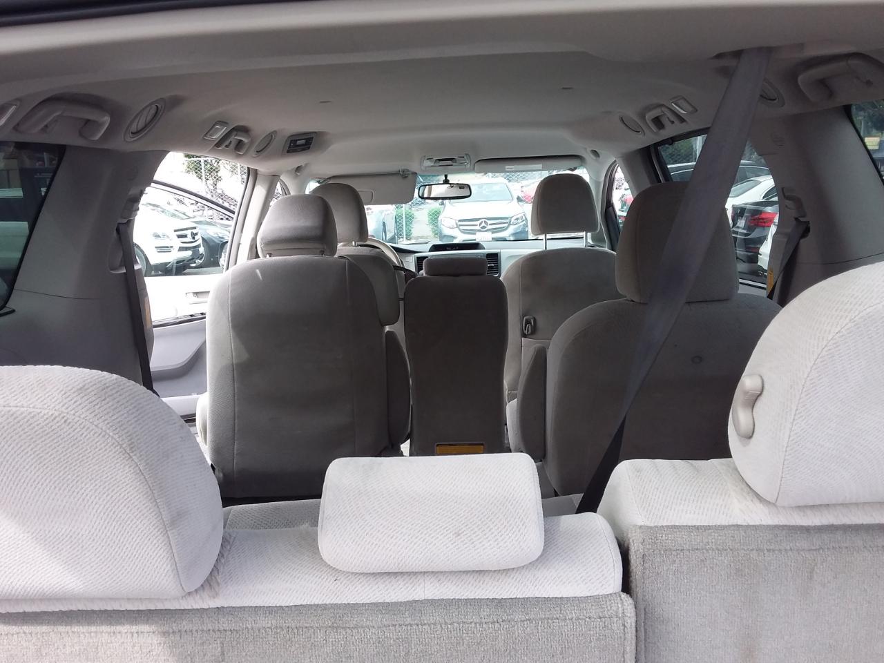Toyota Sienna LE FWD 8-Passenger V6 2013