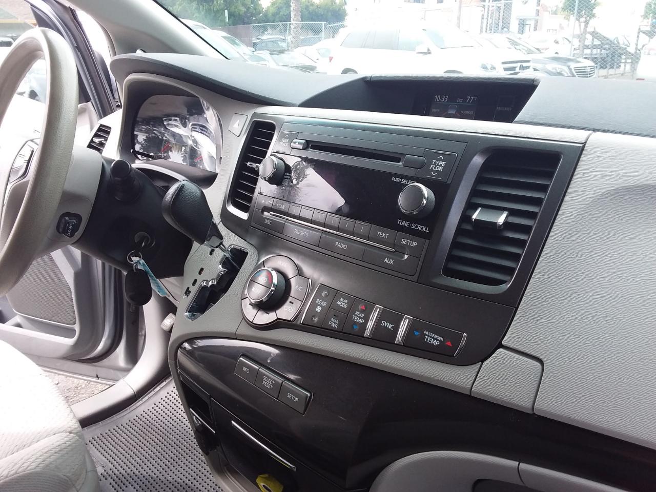 Toyota Sienna LE FWD 8-Passenger V6 2013