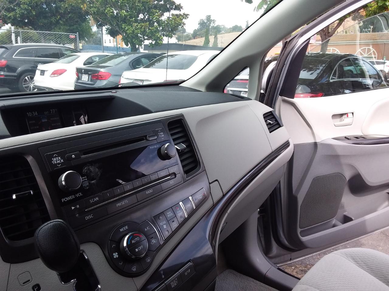 Toyota Sienna LE FWD 8-Passenger V6 2013