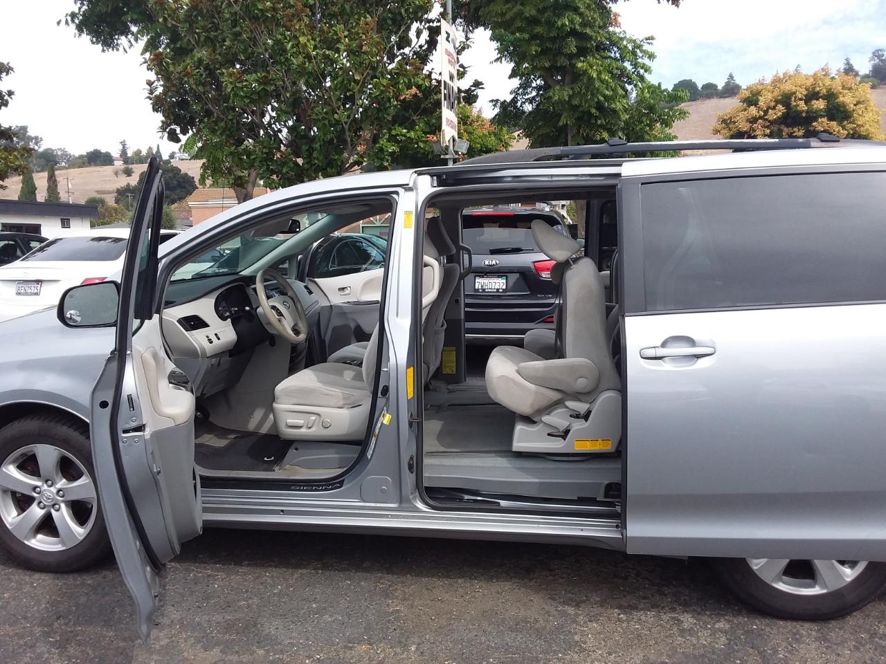 Toyota Sienna LE FWD 8-Passenger V6 2013