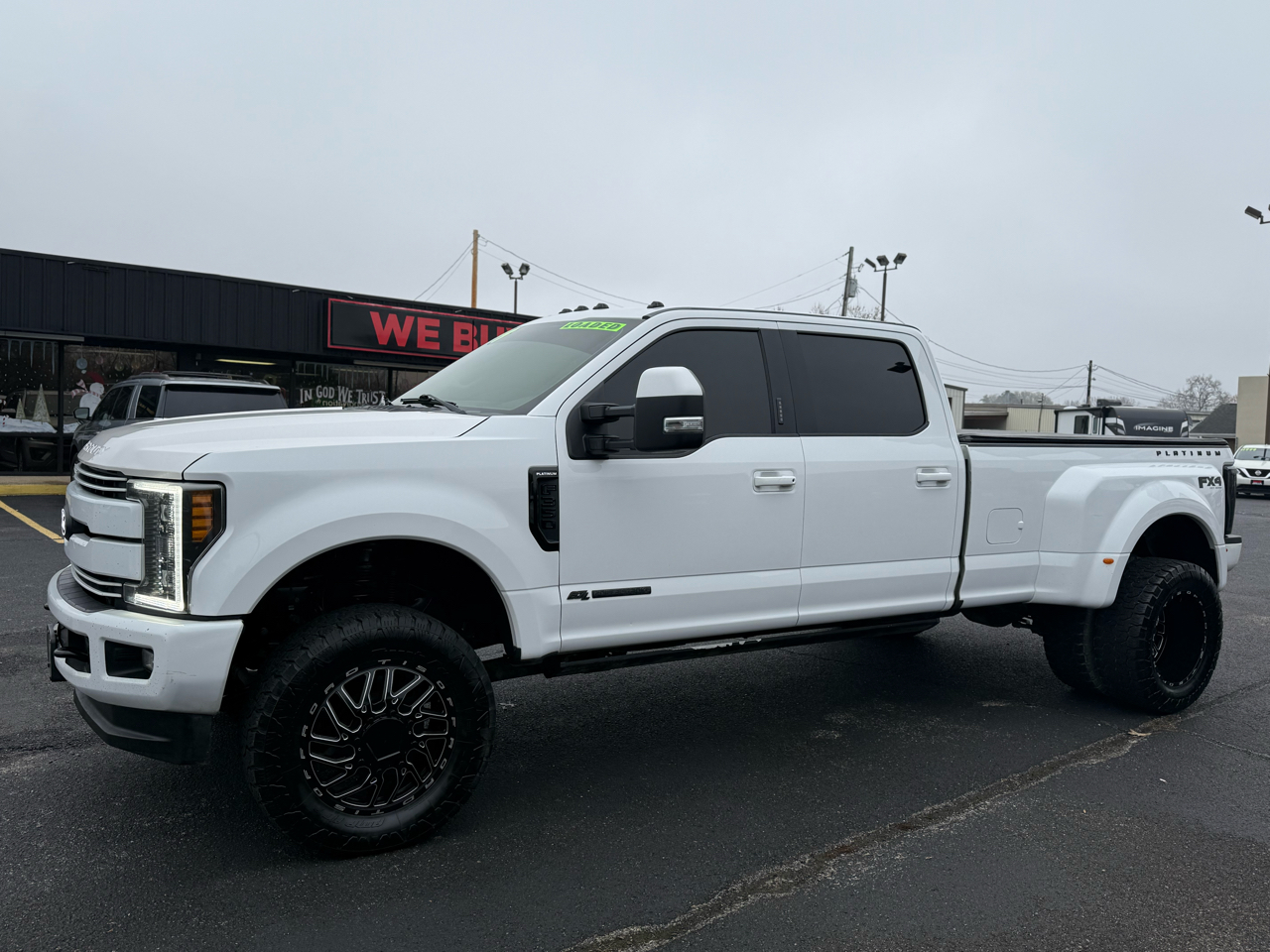 Used Car 2017 Ford Super Duty F-350 Drw  Lariat 4wd Crew Cab 8' Box For Sale Under $40,000 In Dickson, Tennessee
