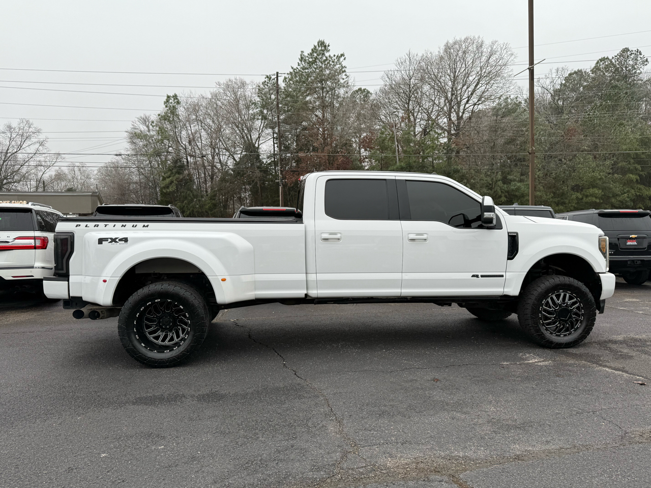 Used Car 2017 Ford Super Duty F-350 Drw  Lariat 4wd Crew Cab 8' Box For Sale Under $40,000 In Dickson, Tennessee