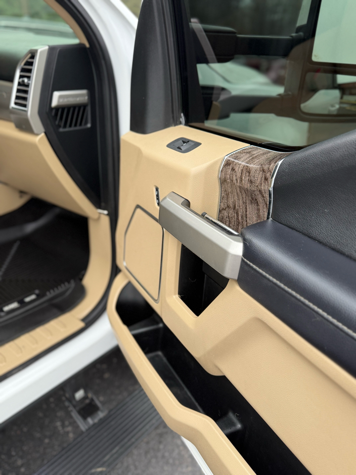 Used Car 2017 Ford Super Duty F-350 Drw  Lariat 4wd Crew Cab 8' Box For Sale Under $40,000 In Dickson, Tennessee