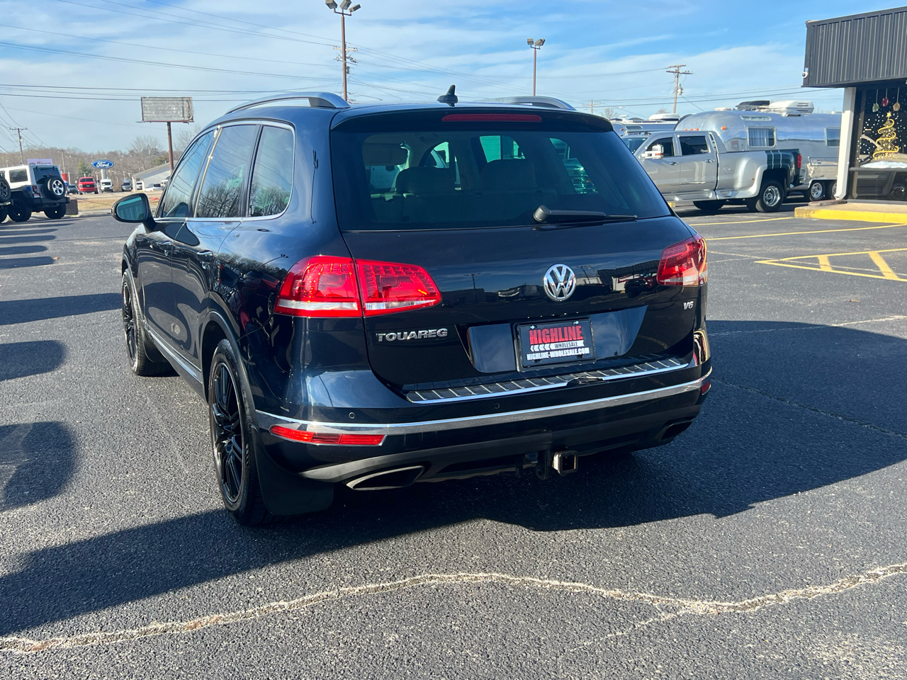 Volkswagen Touareg 4dr V6 Sport w/Technology 2016