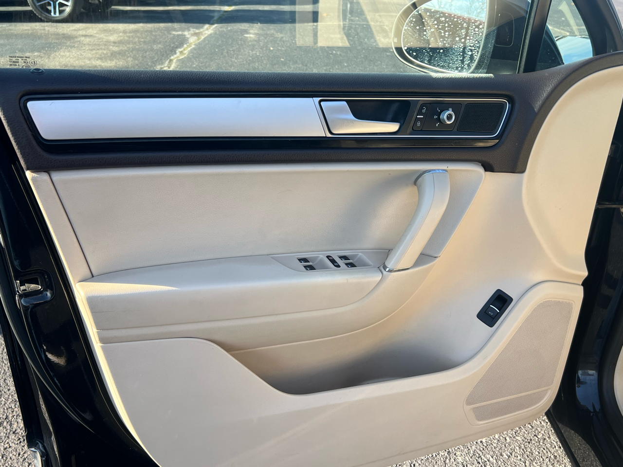 Volkswagen Touareg 4dr V6 Sport w/Technology 2016