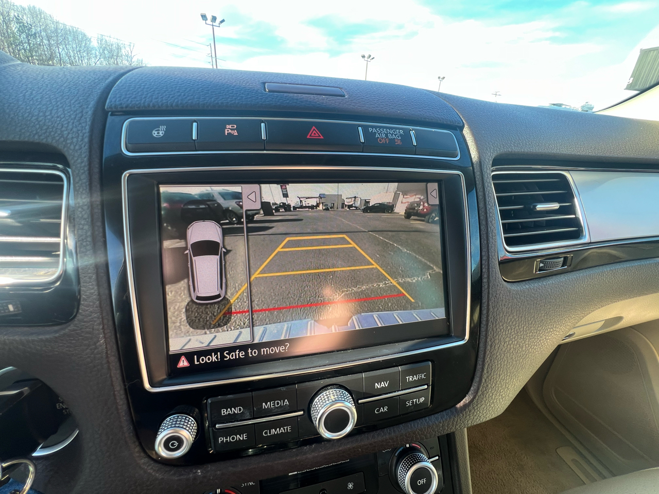 Volkswagen Touareg 4dr V6 Sport w/Technology 2016