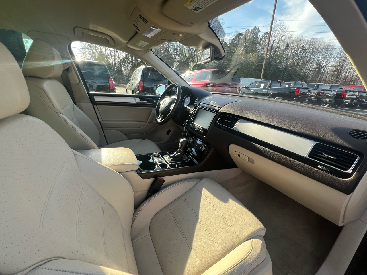 Volkswagen Touareg 4dr V6 Sport w/Technology 2016