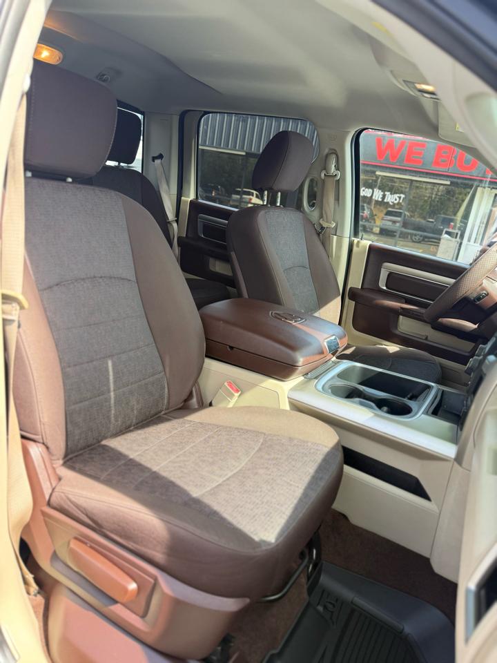 RAM 1500 4WD Crew Cab 140.5" Lone Star 2016