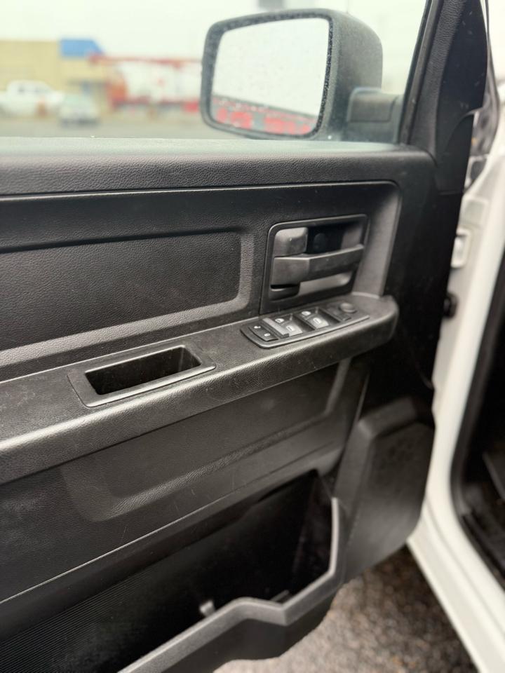 Used Car 2013 Ram 1500  4wd Crew Cab 140.5