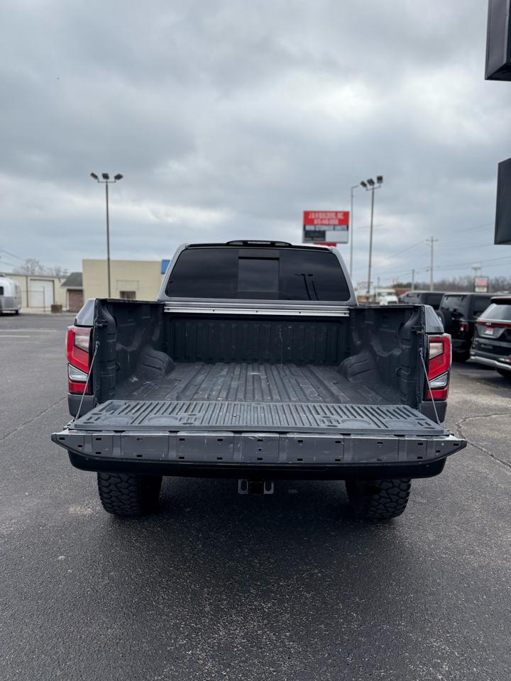 Nissan Titan 4x4 Crew Cab PRO-4X 2021