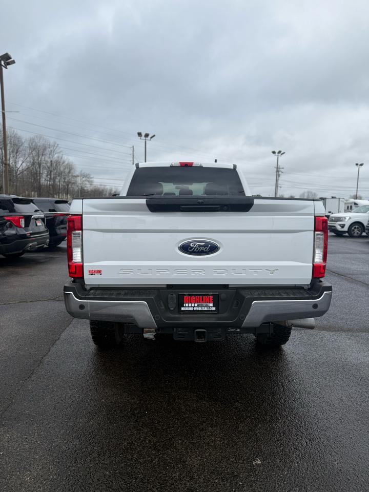 Ford Super Duty F-350 SRW Lariat 4WD SuperCab 8' Box 2017
