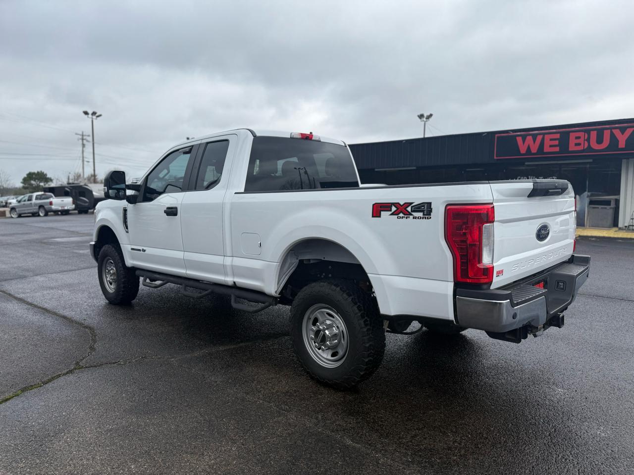 Ford Super Duty F-350 SRW Lariat 4WD SuperCab 8' Box 2017