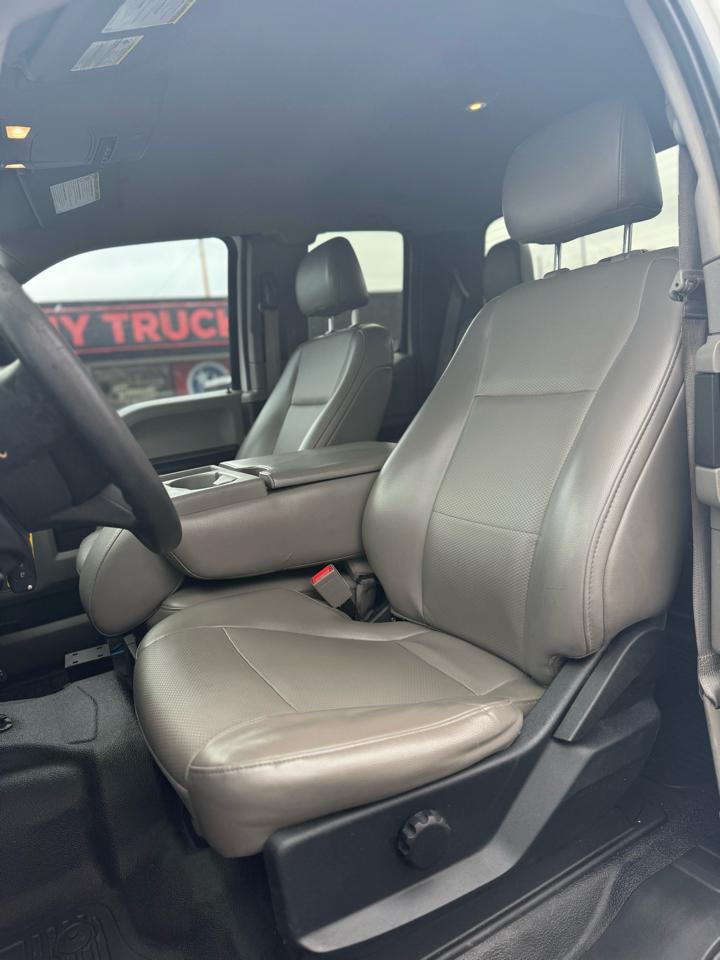 Ford Super Duty F-350 SRW Lariat 4WD SuperCab 8' Box 2017