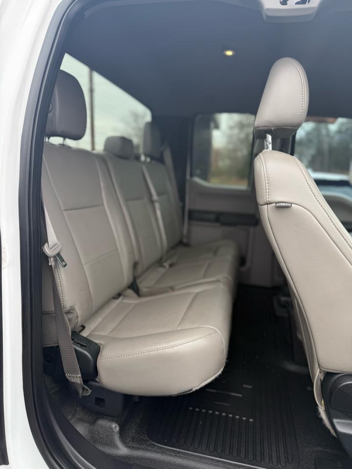 Ford Super Duty F-350 SRW Lariat 4WD SuperCab 8' Box 2017