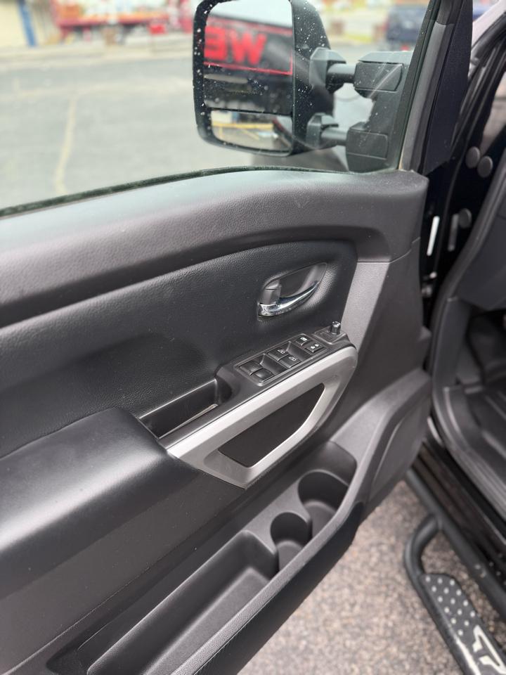 Nissan Titan 4x4 Crew Cab SV 2021