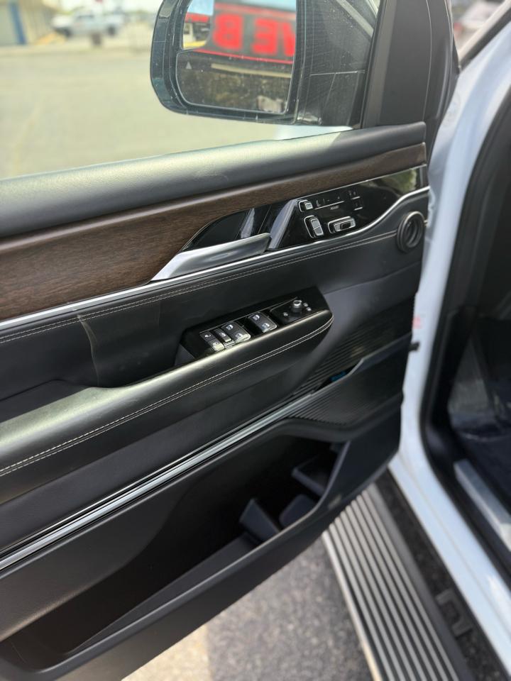 Used Car 2023 Jeep Grand Wagoneer  Series Ii 4x4 For Sale Under $50,000 In Dickson, Tennessee