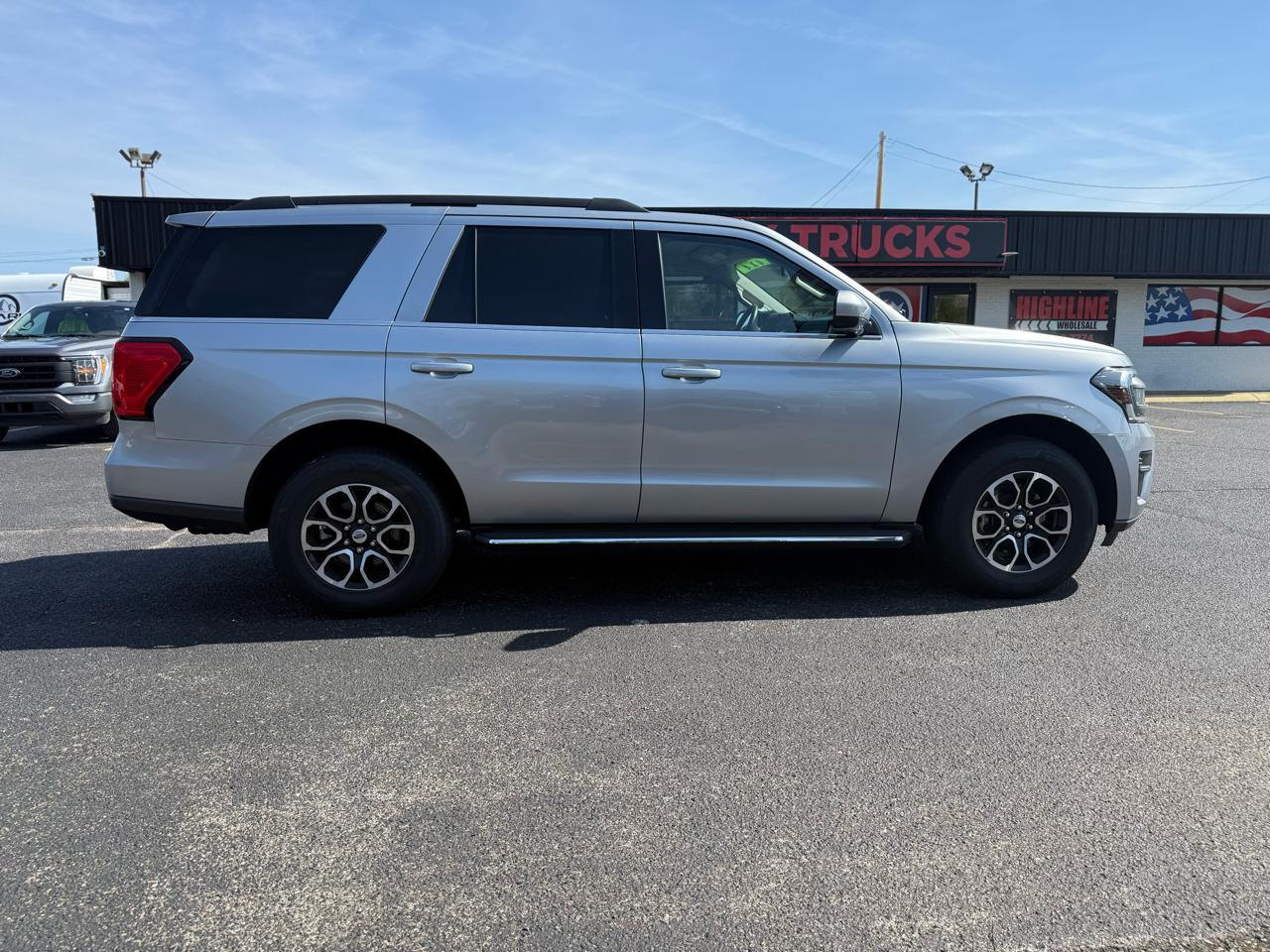 Used Car 2023 Ford Expedition  Xlt 4x4 For Sale Under $35,000 In Dickson, Tennessee
