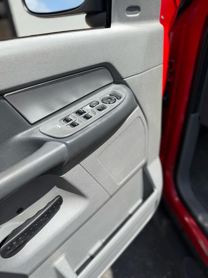 Dodge Ram 1500 2WD Quad Cab 140.5" SLT 2008