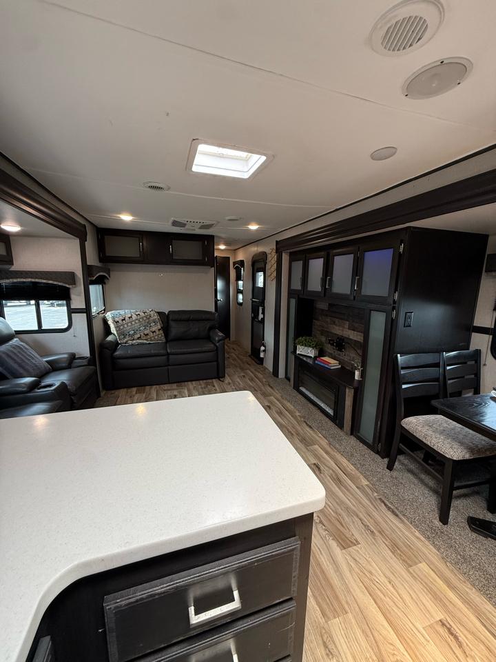 Used Car 2020 Venture Sporttrek  336vrk For Sale Under $30,000 In Dickson, Tennessee