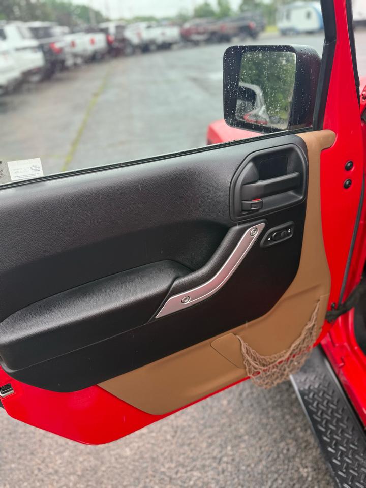 Jeep Wrangler Unlimited 4WD 4dr Sahara 2016