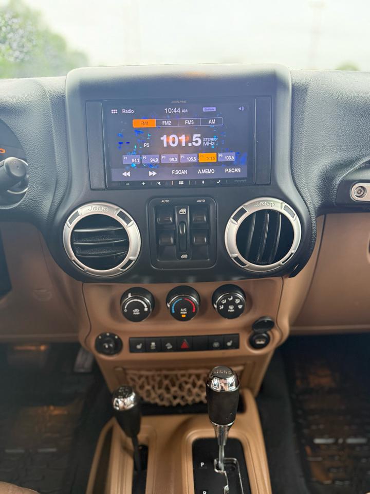 Jeep Wrangler Unlimited 4WD 4dr Sahara 2016
