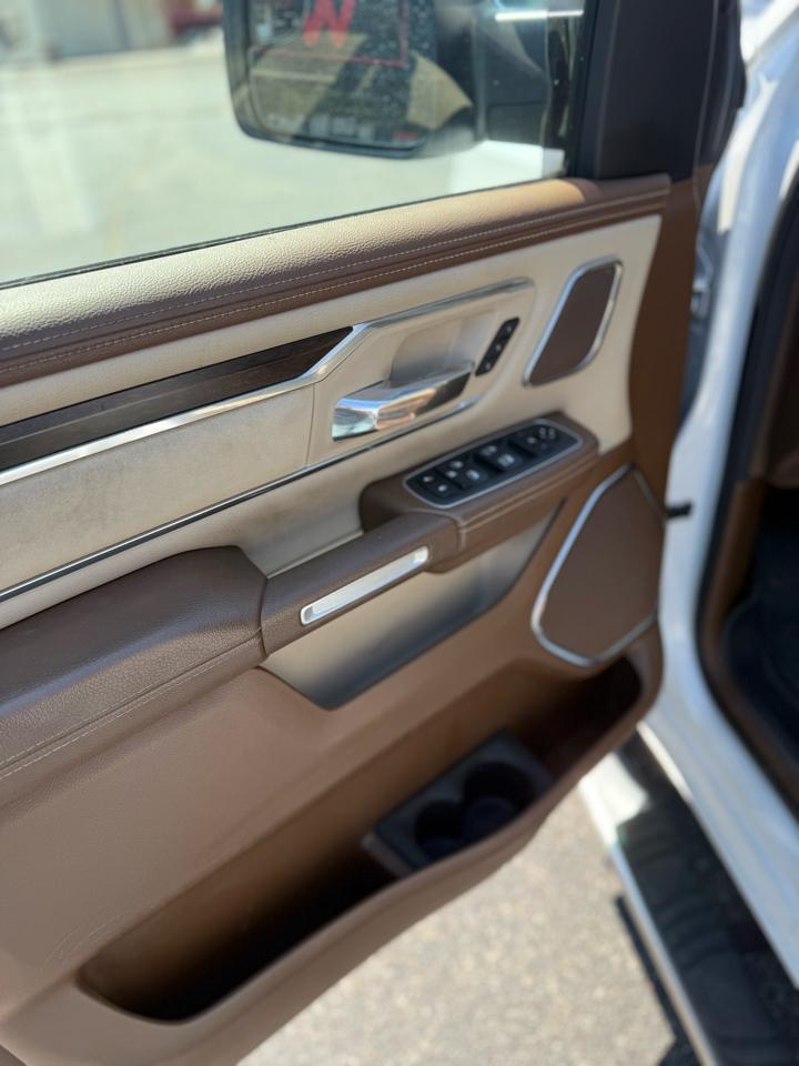 RAM 1500 Laramie 4x4 Crew Cab 5'7" Box 2022