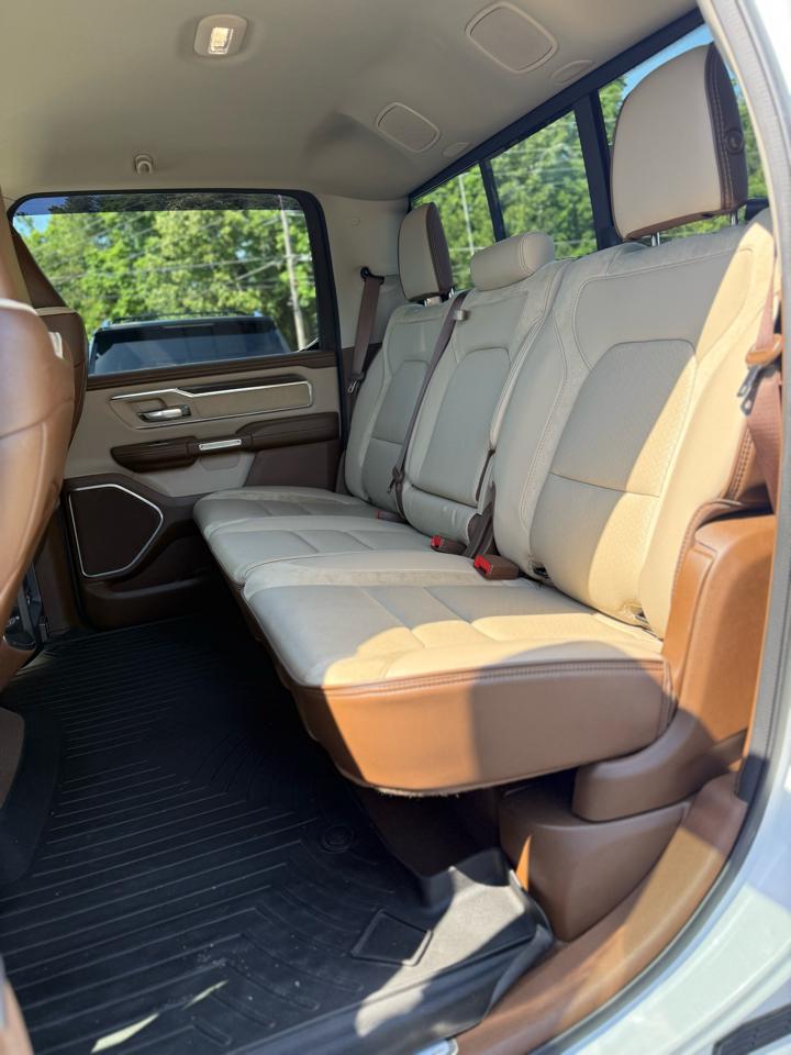 RAM 1500 Laramie 4x4 Crew Cab 5'7" Box 2022